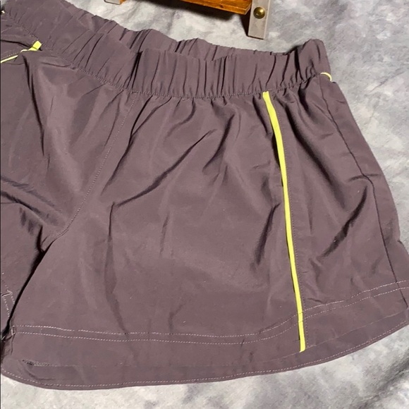 💚 3 for $15 💚 - Under Armour Semi Fitted Heat Gear Shorts size Small - Picture 10 of 16